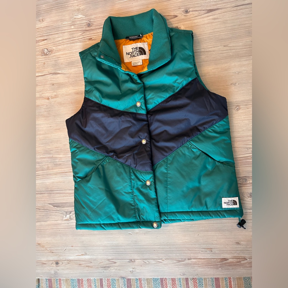 Women’s The North Face Puffer Vest Size Small